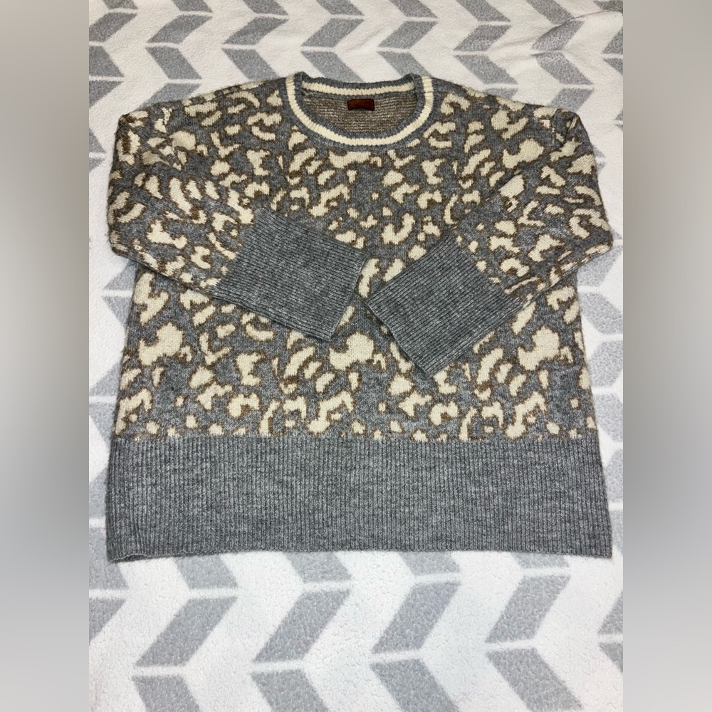 POL oversized sweater bought from Typicall Blush boutique that doesn’t exist.